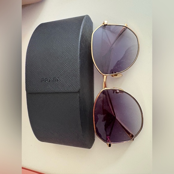 Prada sunglasses - Picture 1 of 4